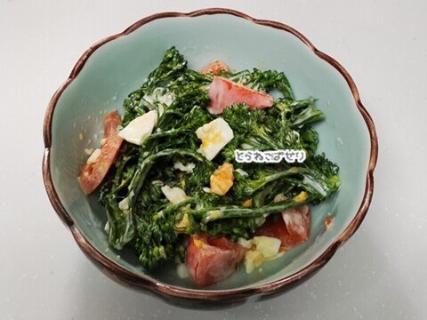 茎ブロッコリーとトマト☘️ゆで卵のサラダ